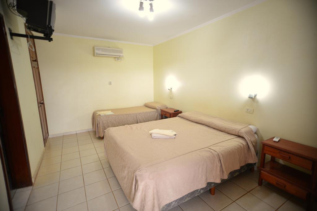 Hotel Lilian Puerto Iguazú Exteriör bild